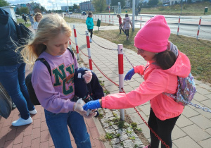 Uczniowie SP nr 1 sprzątają Świat