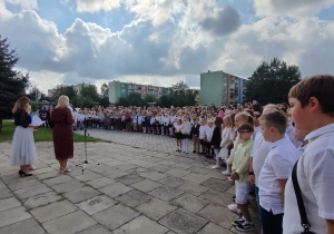 Uczniowie podczas rozpoczęcia nowego roku szkolnego 2023/2024