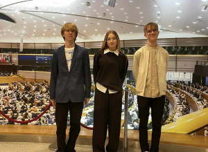Uczniowie szkoły w Parlamencie Europejskim
