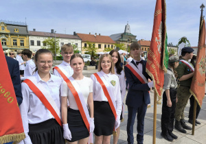 3 maja uroczystości patriotyczne z udziałem uczniów dyrekcji i JEDYNKI