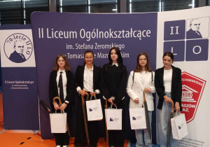 Uczennice JEDYNKI biorące udział w konkursie "EKO-ARBUZ"