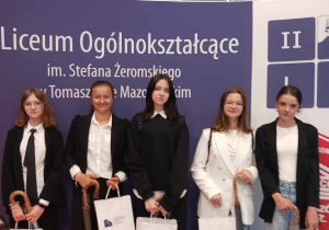 Uczennice JEDYNKI biorące udział w konkursie "EKO-ARBUZ"