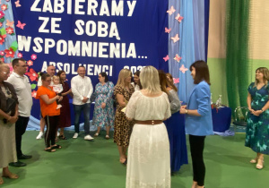 Uczniowie klas 1-3 na zakończeniu roku szkolnego w JEDYNCE