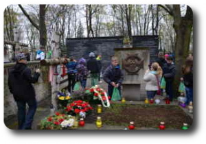 wizyta na cmentarzu w Warszawie